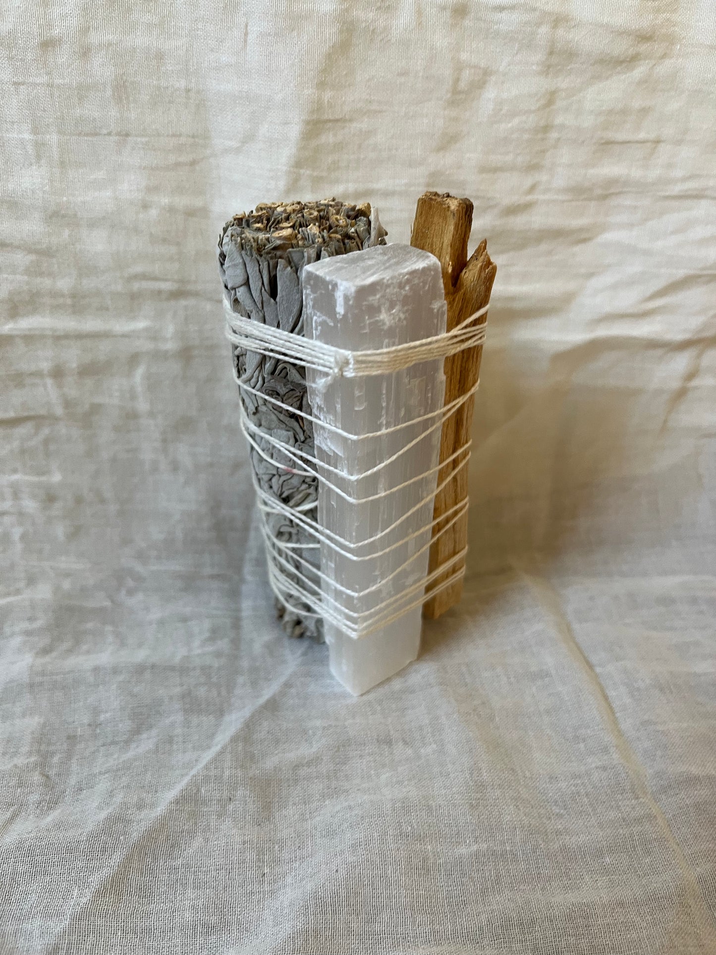 Atadito de Salvia Blanca-Palo de Santo-Selenita